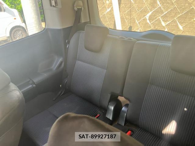 Toyota VOXY 2015-08 8055675-15