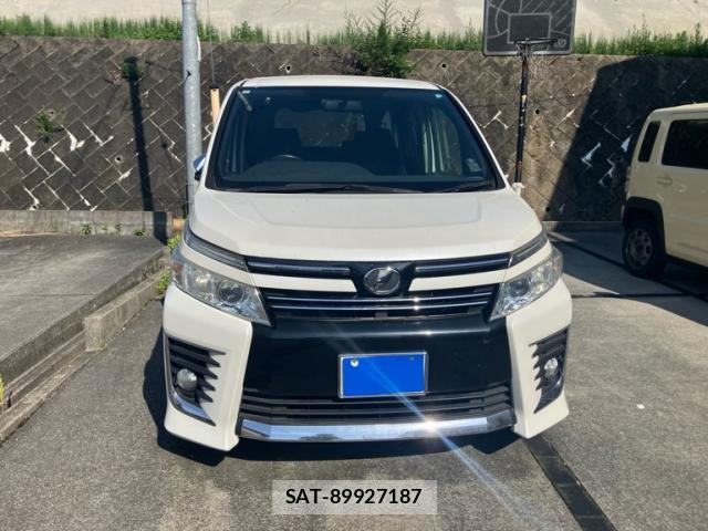 Toyota VOXY 2015-08 8055675-2
