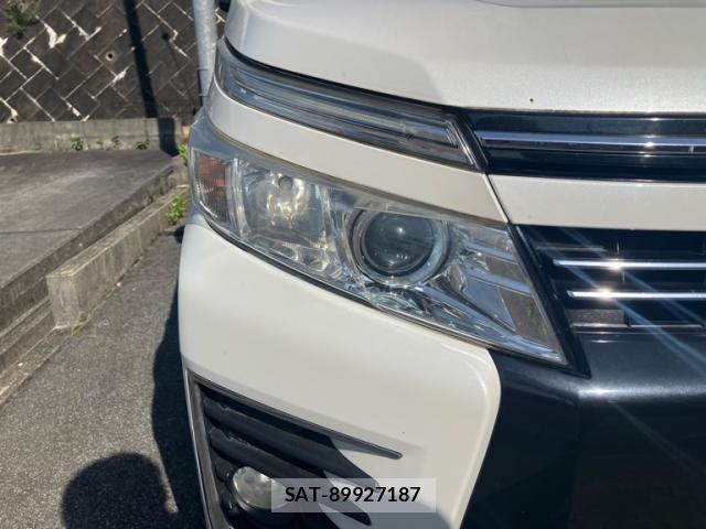 Toyota VOXY 2015-08 8055675-6