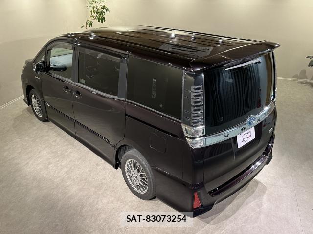 Toyota VOXY 2017-08 8055876-14