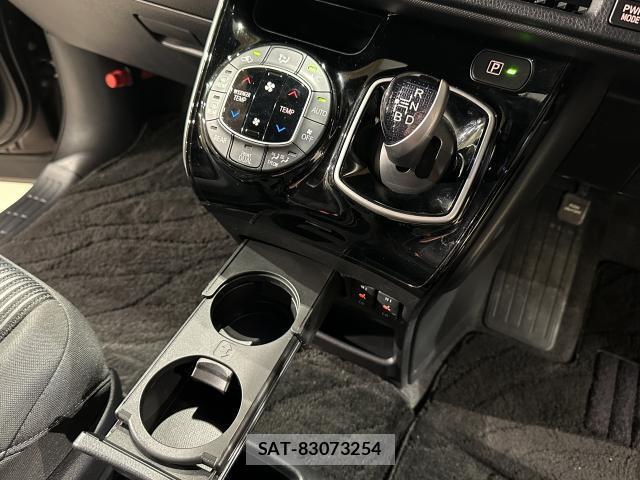 Toyota VOXY 2017-08 8055876-15