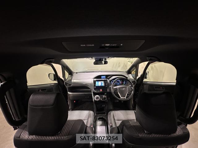 Toyota VOXY 2017-08 8055876-2