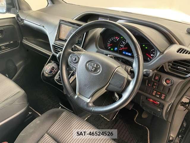 Toyota VOXY 2019-02 8055919-12