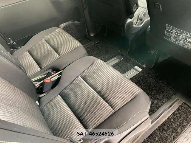 Toyota VOXY 2019-02 8055919-15