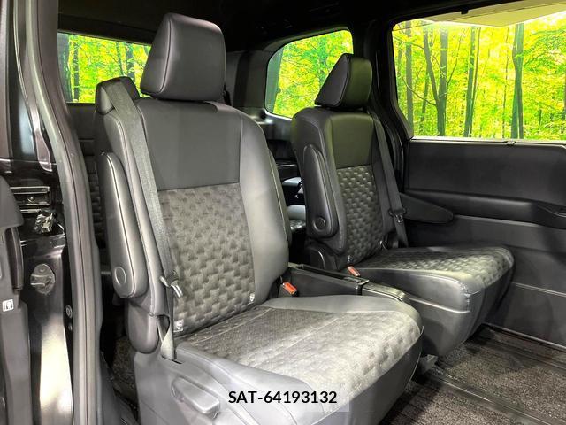 Toyota VOXY 2023-07 8055940-7