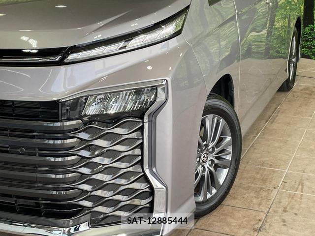 Toyota VOXY 2024-03 8056006-12