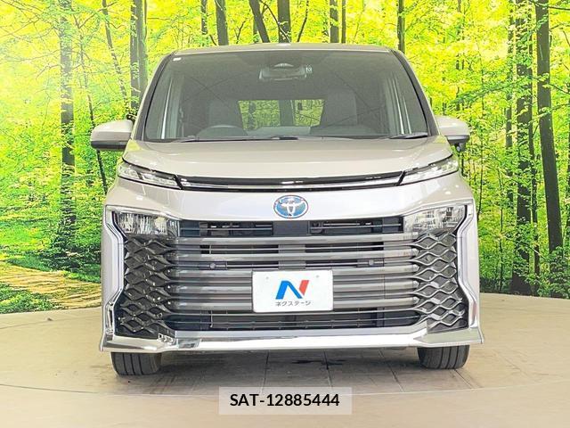 Toyota VOXY 2024-03 8056006-14