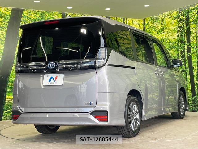 Toyota VOXY 2024-03 8056006-16