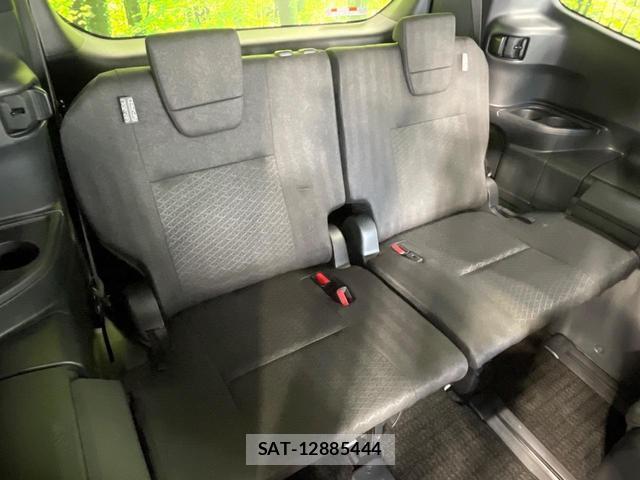 Toyota VOXY 2024-03 8056006-9