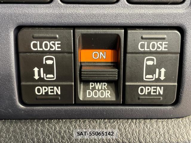 Toyota VOXY 2016-10 8056013-6