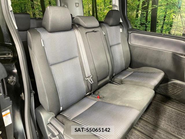 Toyota VOXY 2016-10 8056013-8
