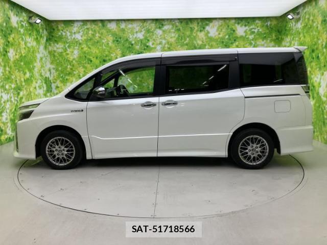 Toyota VOXY 2018-06 8056089-1
