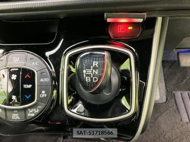 Toyota VOXY 2018-06 8056089-17