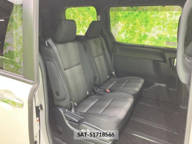 Toyota VOXY 2018-06 8056089-4