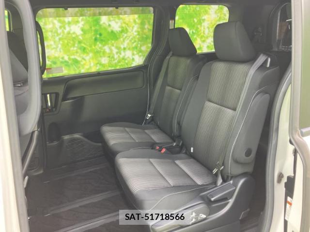 Toyota VOXY 2018-06 8056089-7