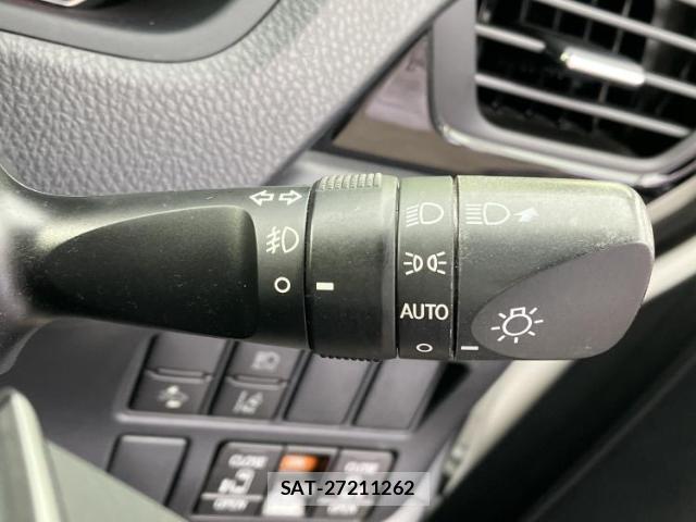 Toyota VOXY 2018-12 8056109-14