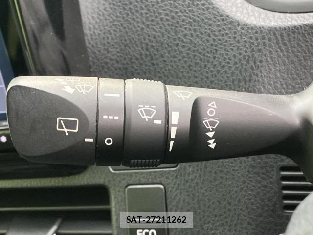 Toyota VOXY 2018-12 8056109-15