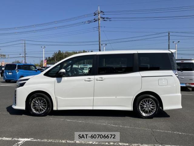 Toyota VOXY 2021-04 8056140-1