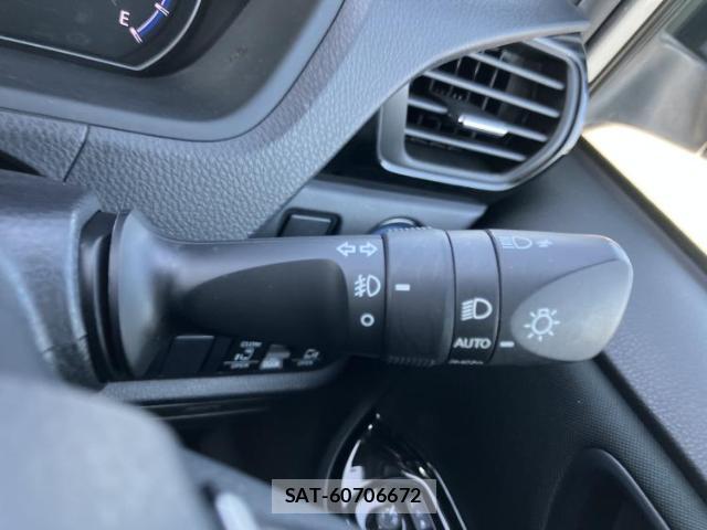 Toyota VOXY 2021-04 8056140-15