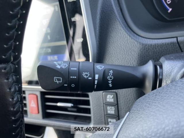 Toyota VOXY 2021-04 8056140-16