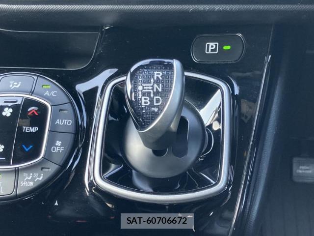 Toyota VOXY 2021-04 8056140-17