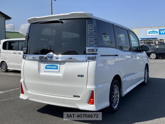 Toyota VOXY 2021-04 8056140-2