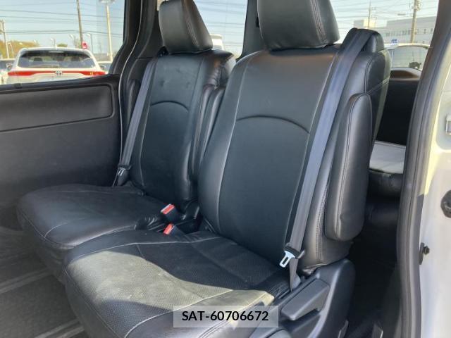 Toyota VOXY 2021-04 8056140-7