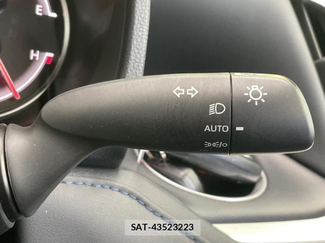 Toyota VOXY 2023-09 8056174-15