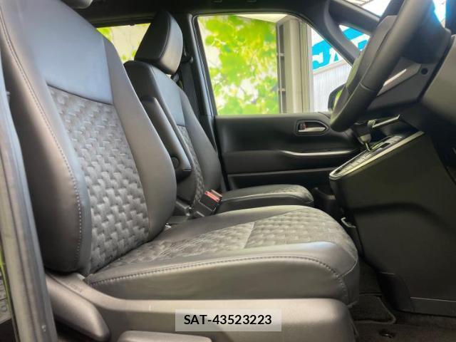 Toyota VOXY 2023-09 8056174-4