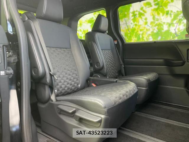 Toyota VOXY 2023-09 8056174-5