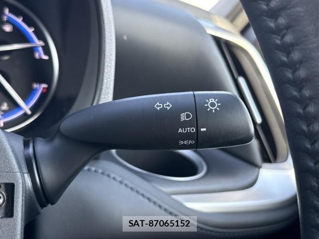 Toyota VOXY 2022-09 8056185-16