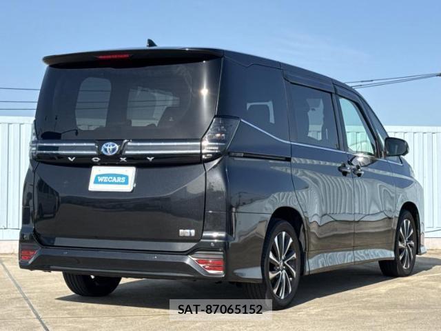Toyota VOXY 2022-09 8056185-2