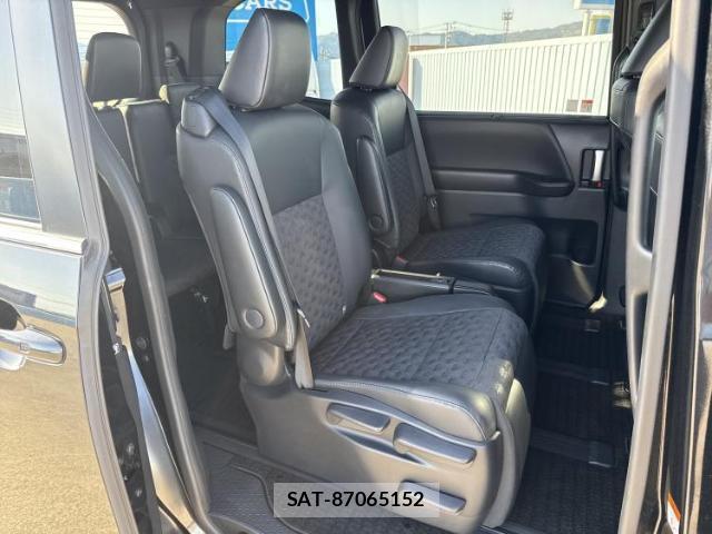 Toyota VOXY 2022-09 8056185-4
