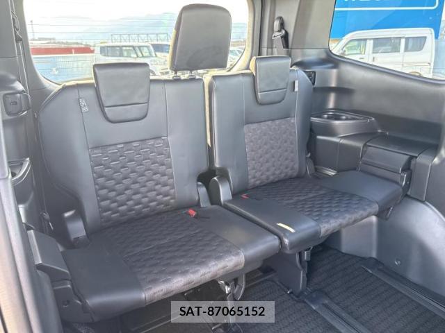Toyota VOXY 2022-09 8056185-5