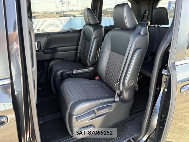 Toyota VOXY 2022-09 8056185-7