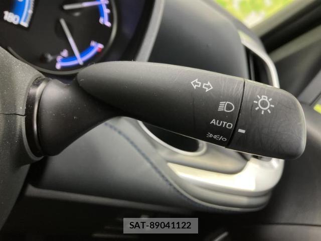 Toyota VOXY 2024-10 8056191-15