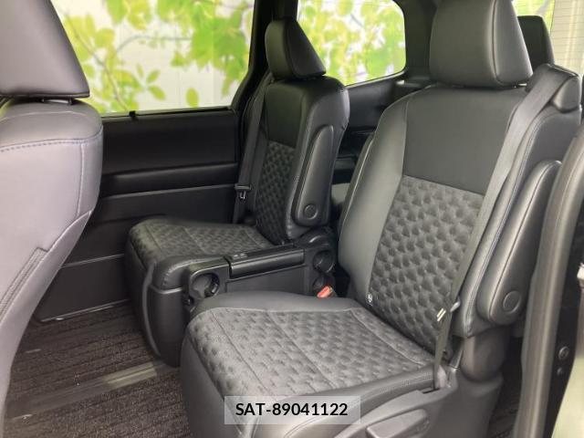 Toyota VOXY 2024-10 8056191-7