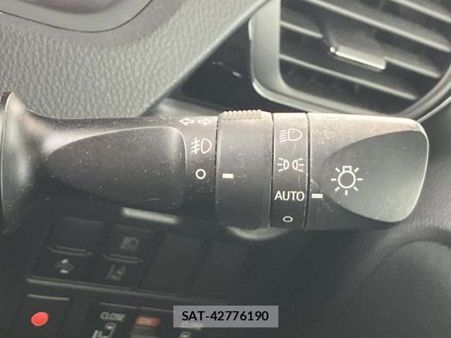 Toyota VOXY 2019-09 8056195-15