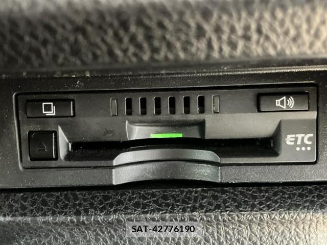 Toyota VOXY 2019-09 8056195-17