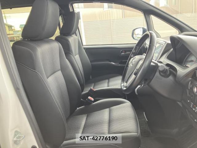 Toyota VOXY 2019-09 8056195-3