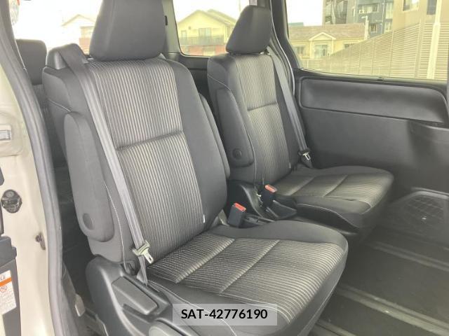 Toyota VOXY 2019-09 8056195-4