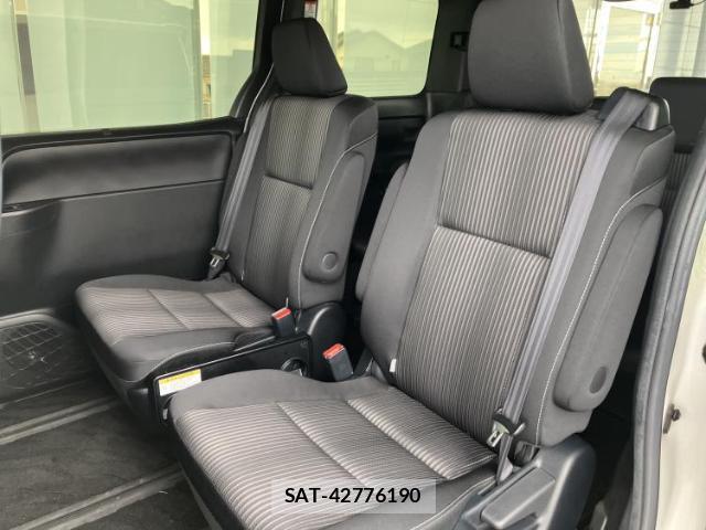 Toyota VOXY 2019-09 8056195-7