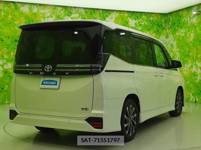 Toyota VOXY 2024-04 8056219-2