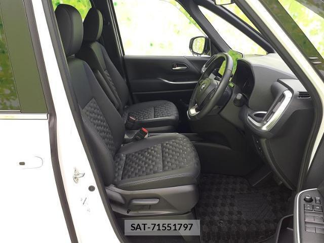 Toyota VOXY 2024-04 8056219-3