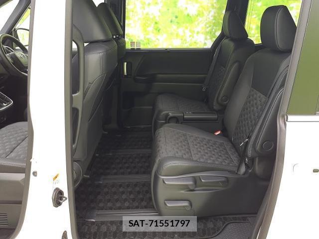 Toyota VOXY 2024-04 8056219-7