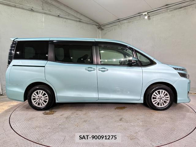 Toyota VOXY 2014-05 8056286-15