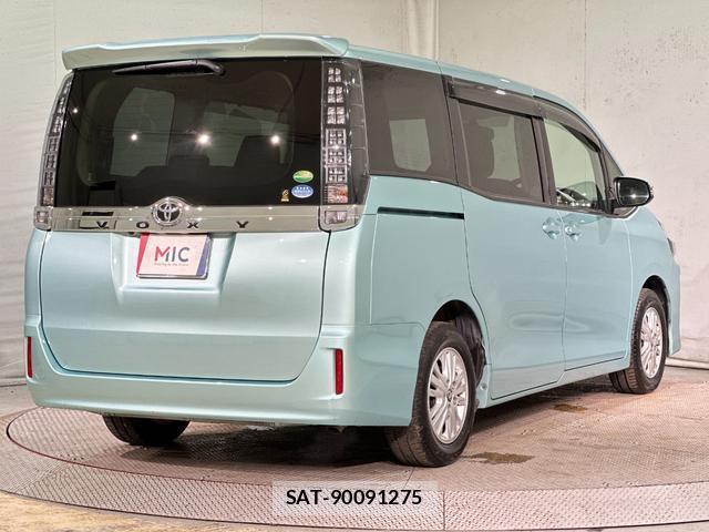 Toyota VOXY 2014-05 8056286-16