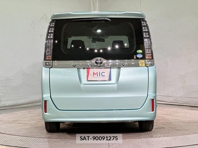 Toyota VOXY 2014-05 8056286-17