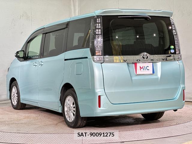 Toyota VOXY 2014-05 8056286-18