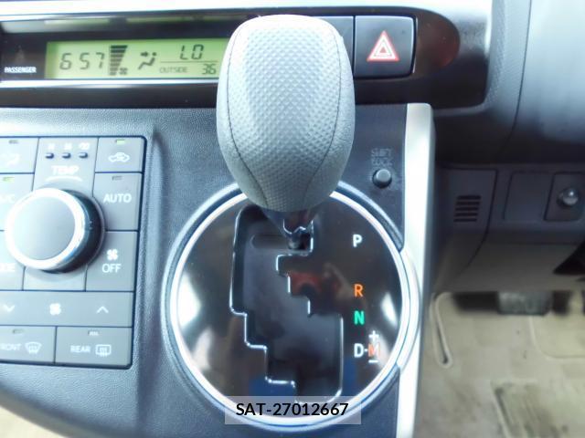 Toyota WISH 2011-07 8054360-18